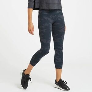 Spanx Look At Me Now Seamless Leggings in Black Camo Large Tummy Control